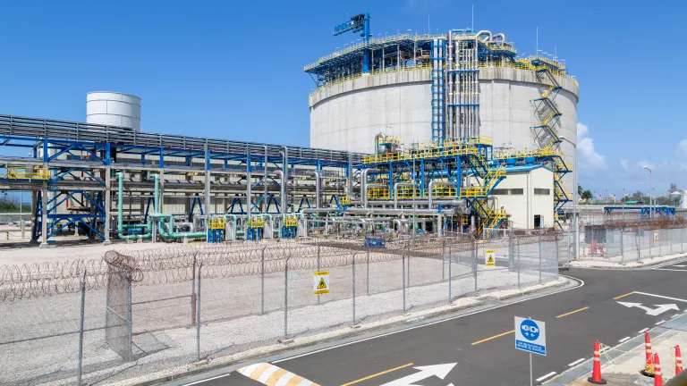 lng-storage-tank-and-piping-at-industrial-facility