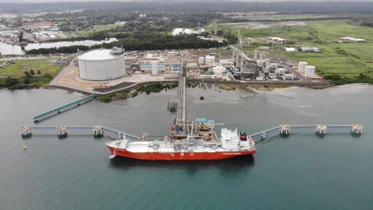aerial-view-lng-terminal-and-solar-farm