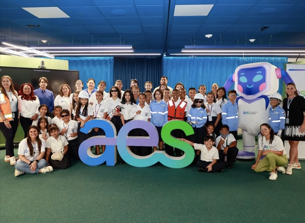 lucia-spark-proyectos-aes-panama.jpg